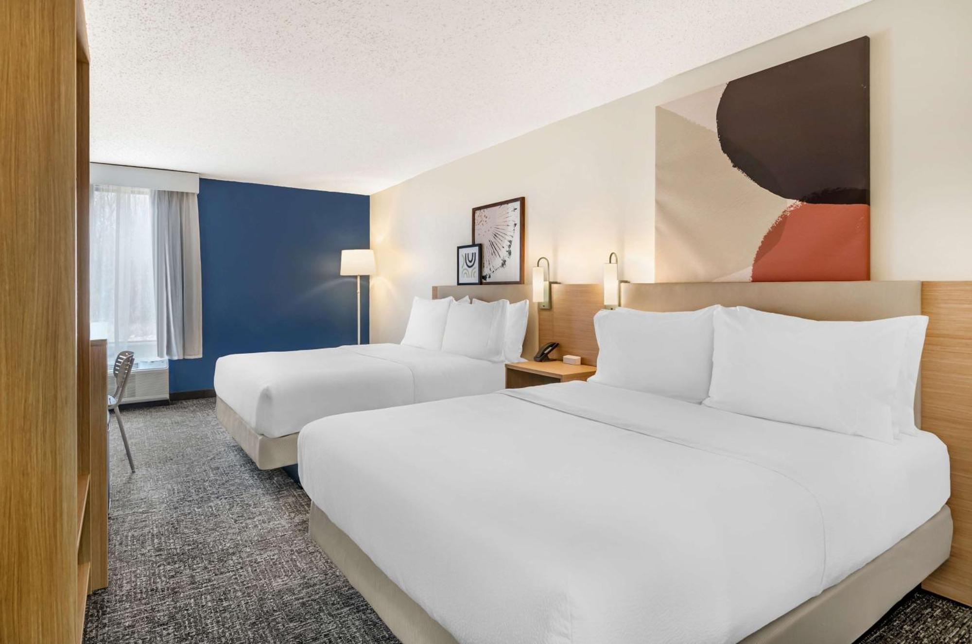 Spark By Hilton Roanoke Airport Exterior photo