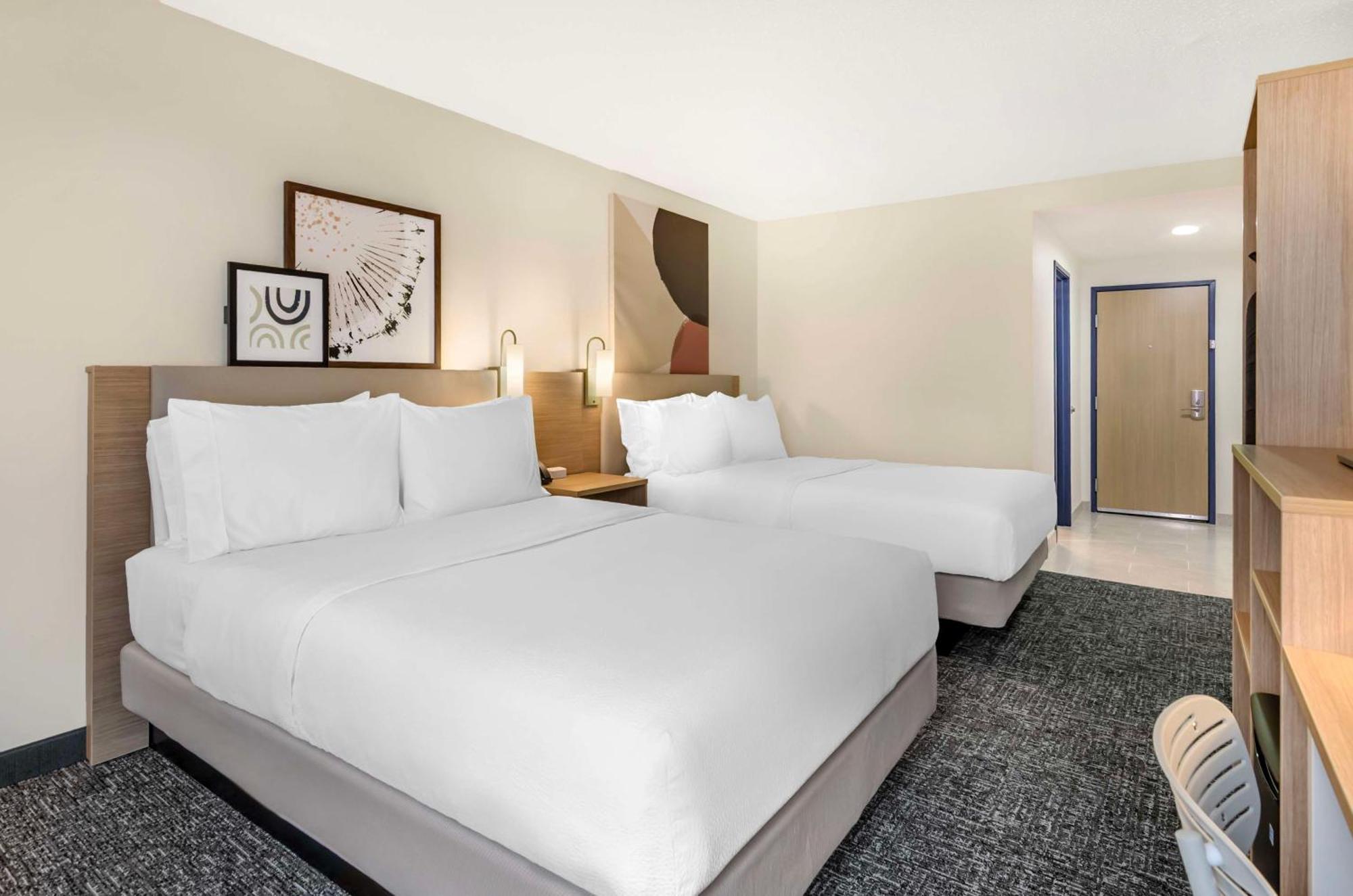 Spark By Hilton Roanoke Airport Exterior photo